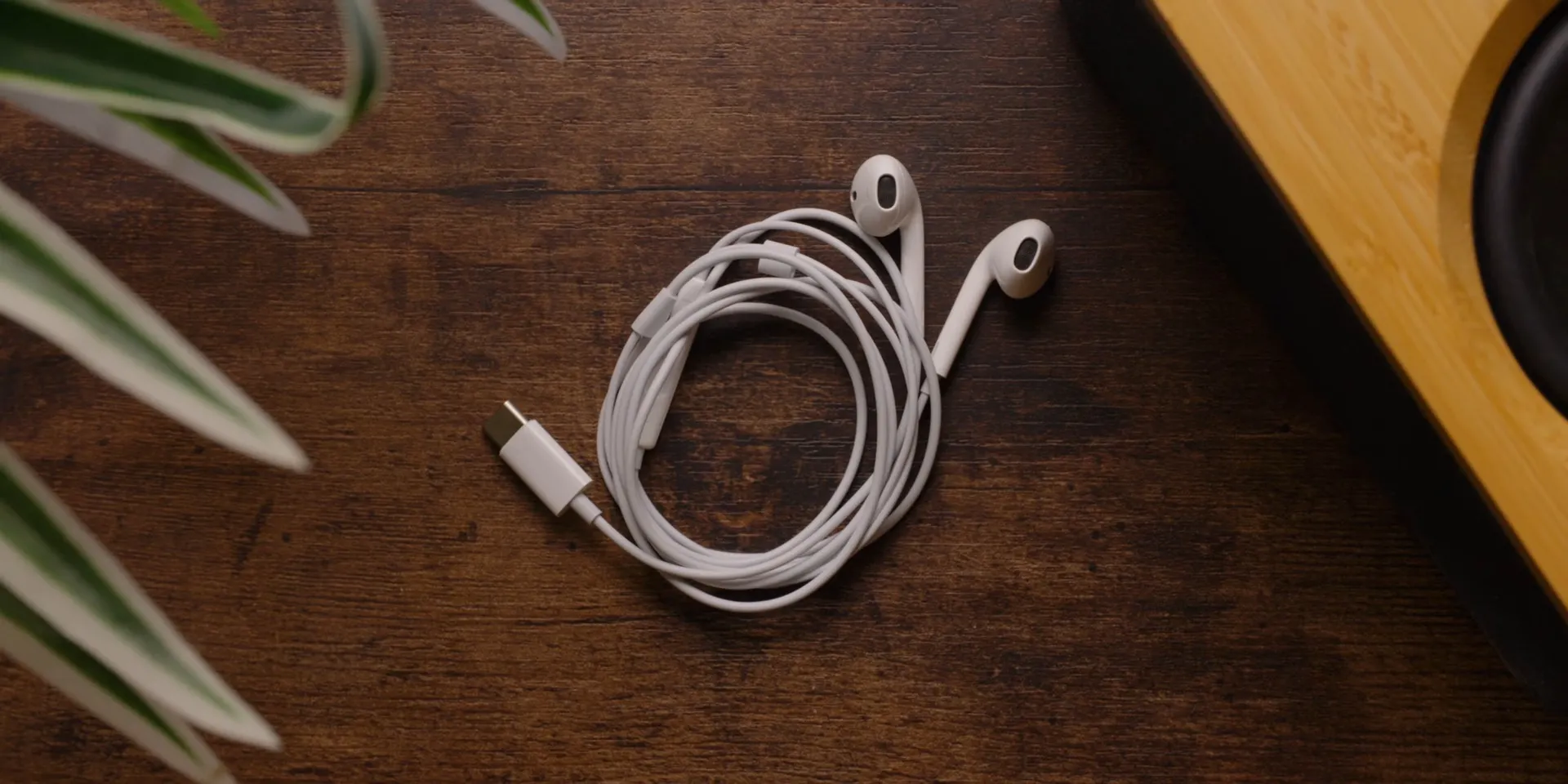 Эти наушники Apple внезапно порвали рынок. Они стоят копейки, а звучат лучше любых TWS