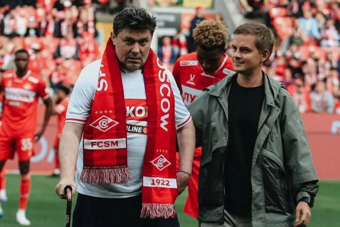 Сергей Белоголовцев с сыном Александром на матче «Спартака» в сентябре 2025 года