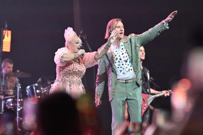 Надежда Кадышева и Григорий Кадышев с ансамблем «Золотое кольцо» 