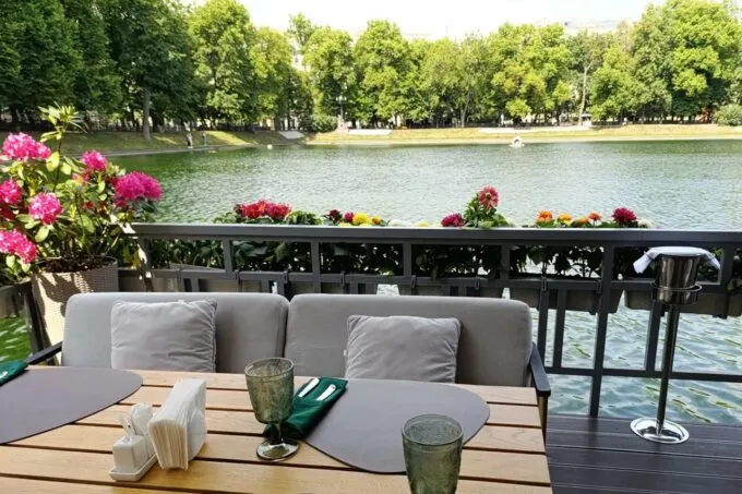 Ресторан на Патриарших прудах в Москве (фото: «Яндекс.Карты»)