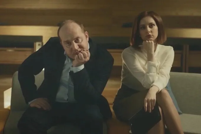Сергей Бурунов и Маруся Климова в комедийном сериале «Мылодрама» 