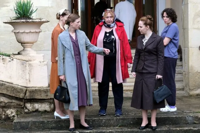 Режиссер «Шифра» Вера Сторожева (в центре), актрисы Марьяна Спивак и Елена Панова (слева направо)