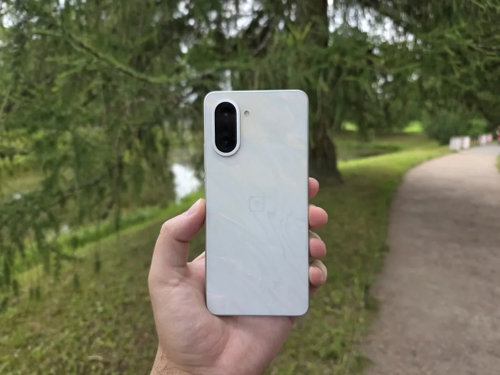 Этот OnePlus практически идеален, но у него есть несколько недостатков. Какие?