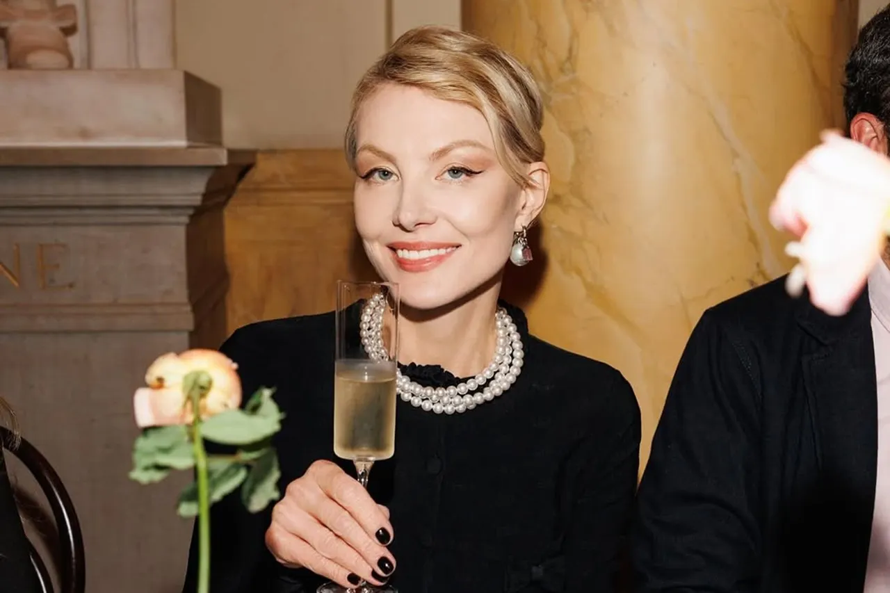 В Википедии борются за красивое фото Ренаты Литвиновой. Почему звездам ставят уродливые снимки?