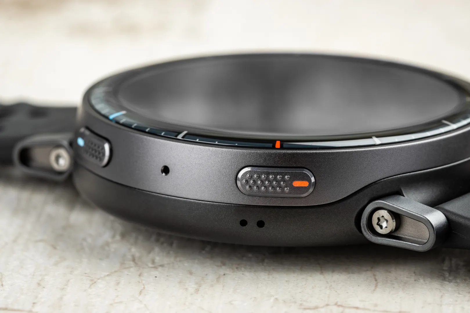 Эти смарт-часы Amazfit работают месяц без подзарядки. У них огромный экран и куча полезных функций