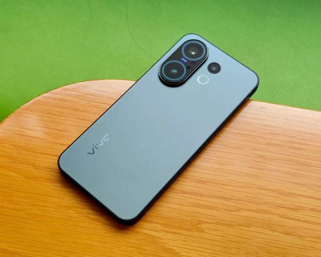 Смартфон Vivo X200 FE