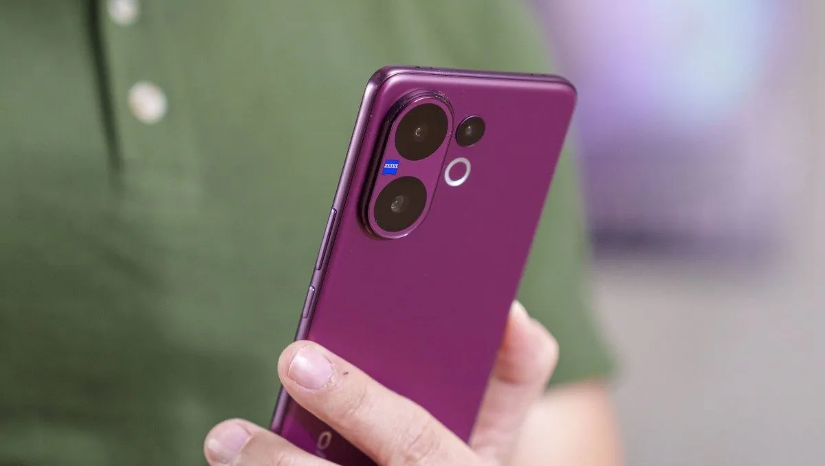 Смартфон Vivo V60