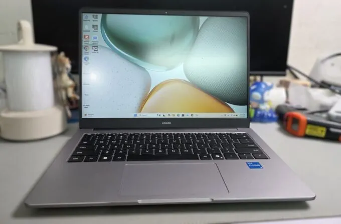 Honor MagicBook X14 (2025)