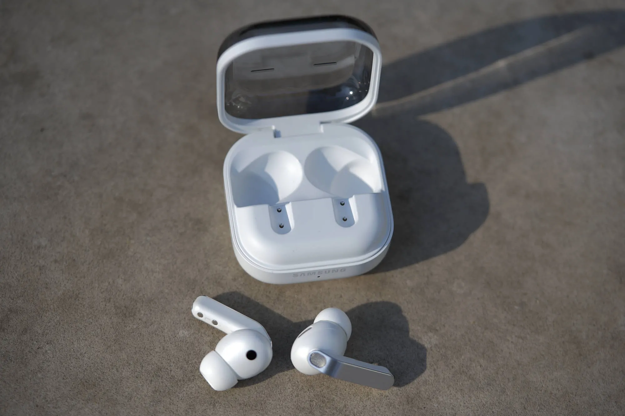 5 лучших TWS-наушников на рынке. AirPods Pro и другие модели, которые надо брать в 2026 году