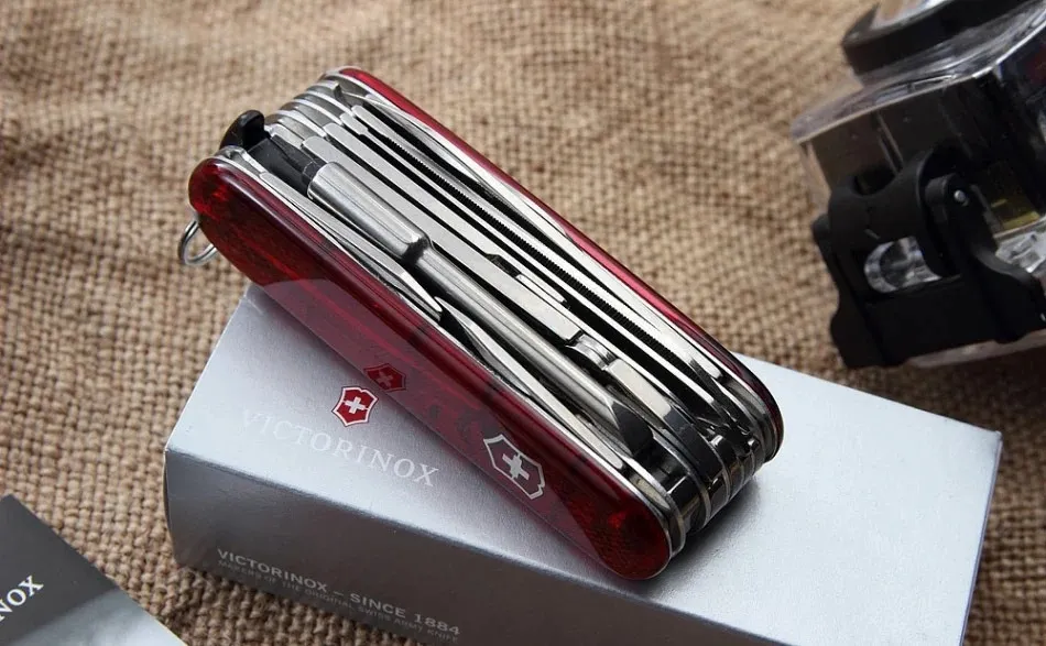 Швейцарский мультитул мощно подешевел в России. 39 инструментов в легком корпусе