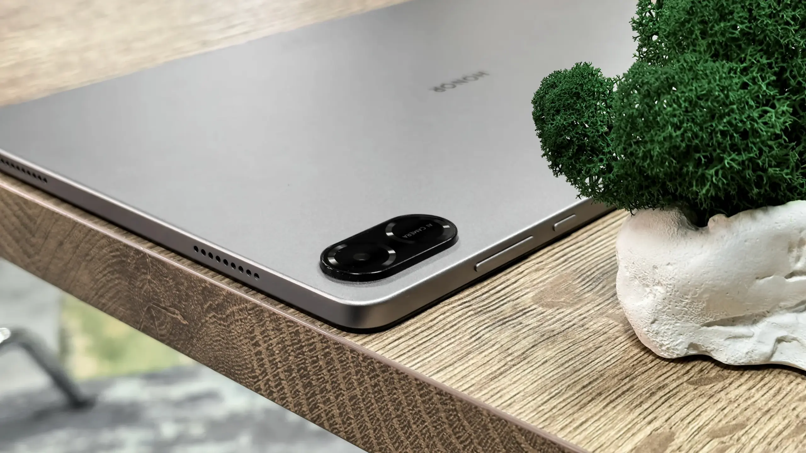 Что умеет бюджетный планшет Honor Pad X8b? У него крепкий корпус, большая батарея и режим электронной книги