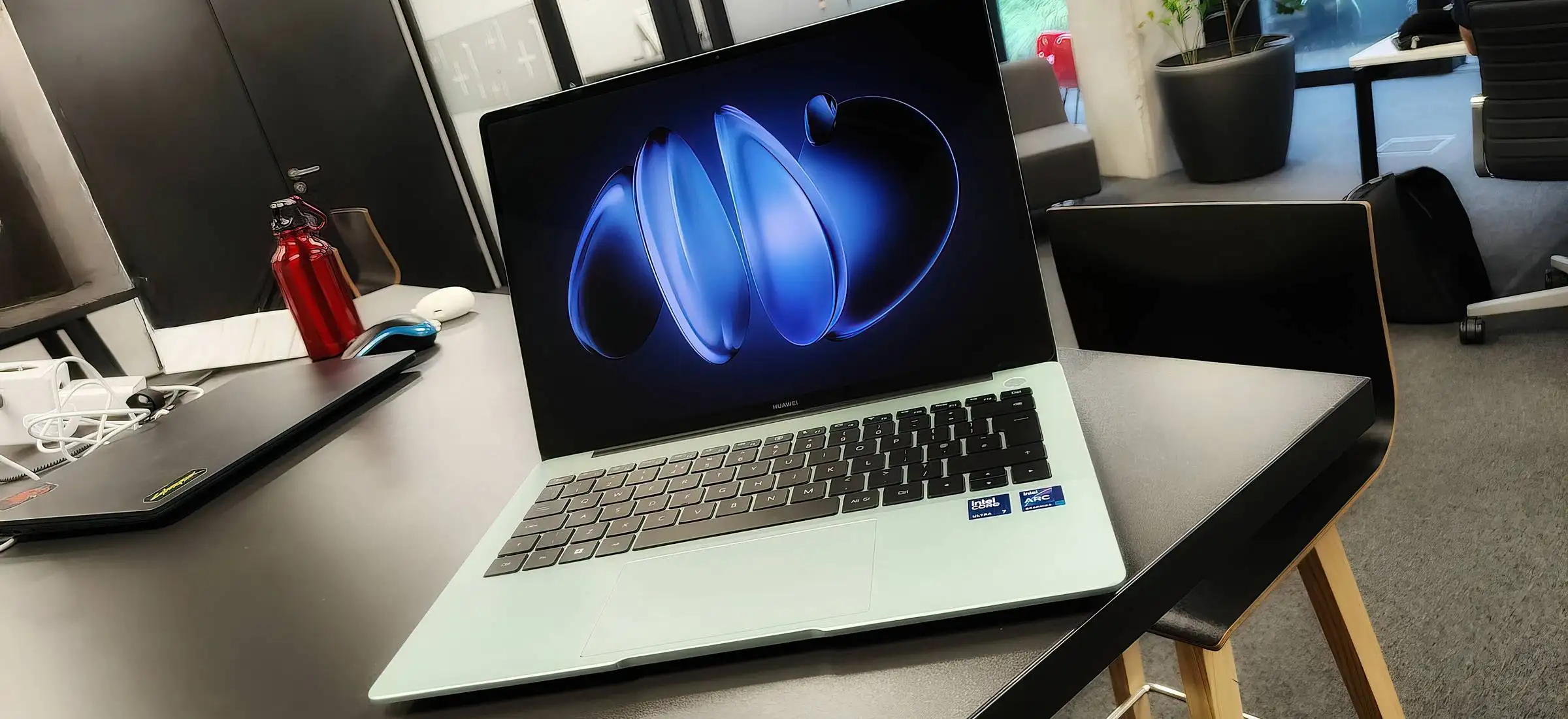 Хитовый ультрабук Huawei окончательно подешевел. Его можно смело брать вместо MacBook Air 