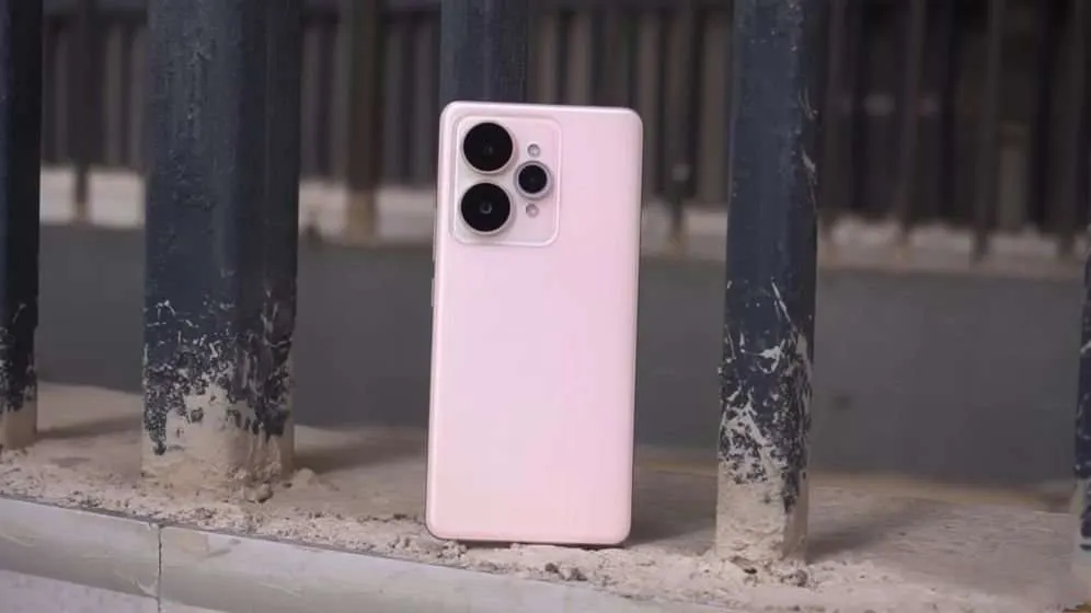 Смартфон Realme 15