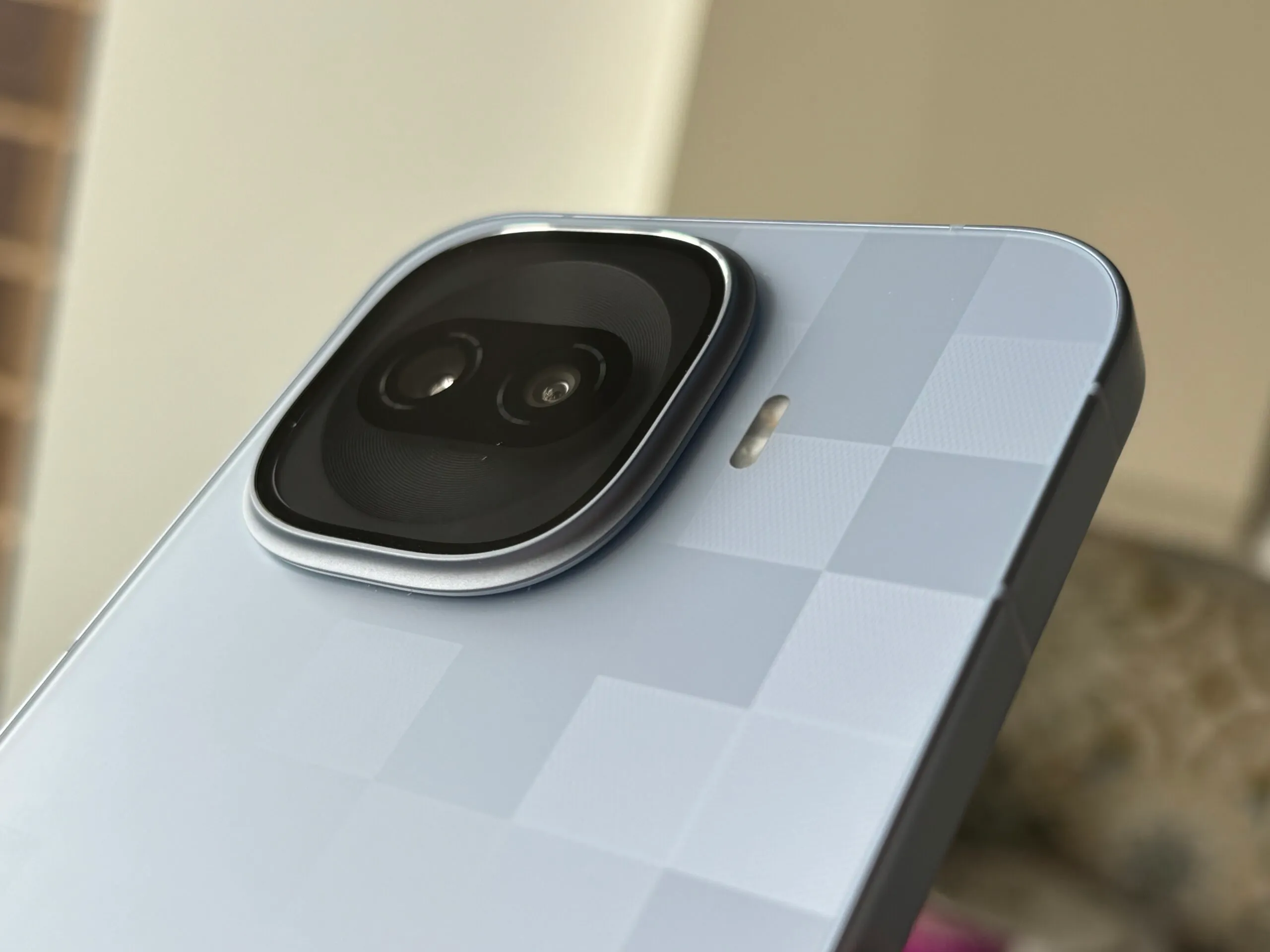 9 главных фишек iQOO 15R. Здесь самая красивая Android-оболочка и мощный процессор Snapdragon 8 Gen 5