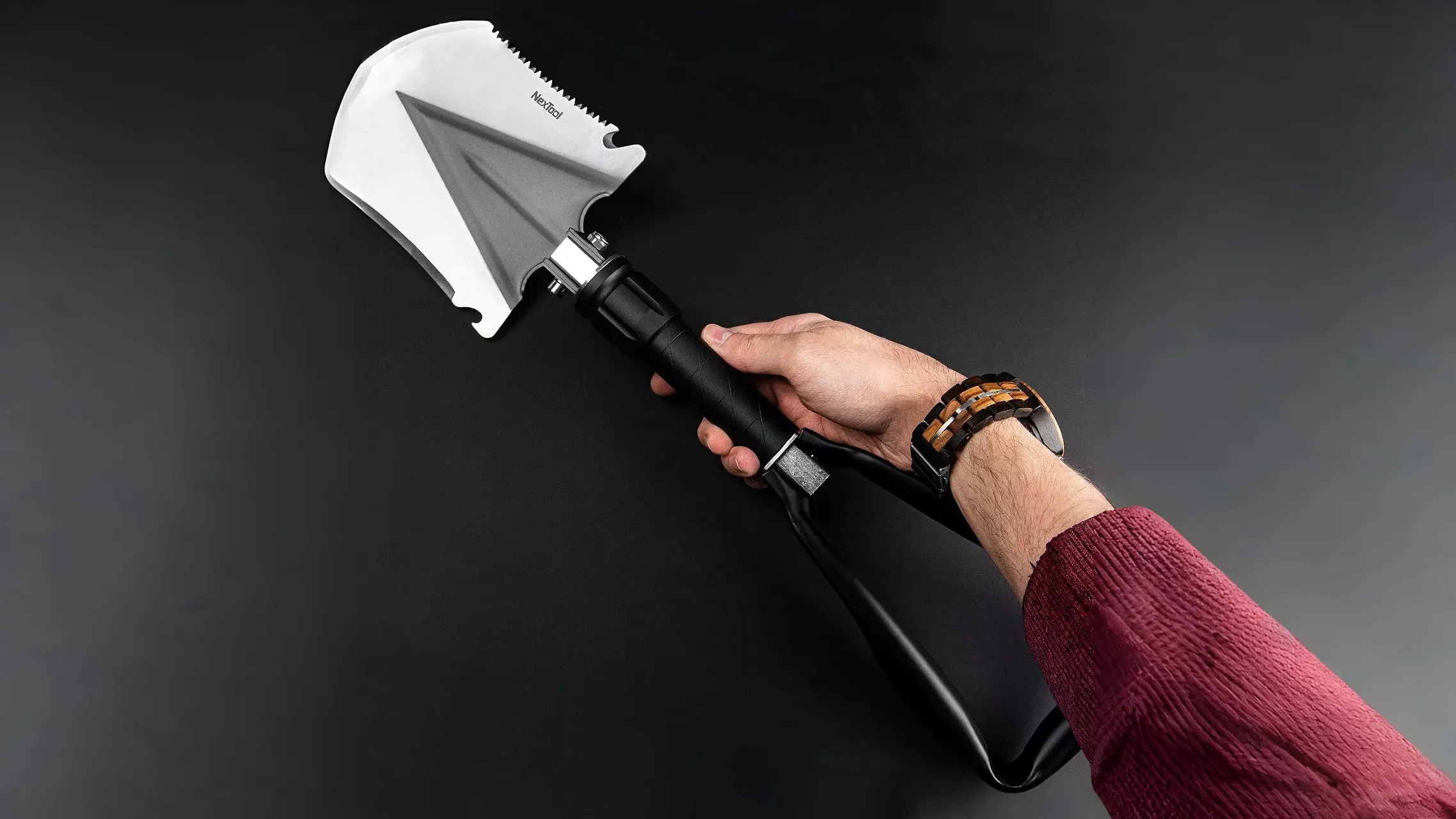 Топовую складную лопату Xiaomi отдают за бесценок. Этот инструмент точно пригодится дачникам