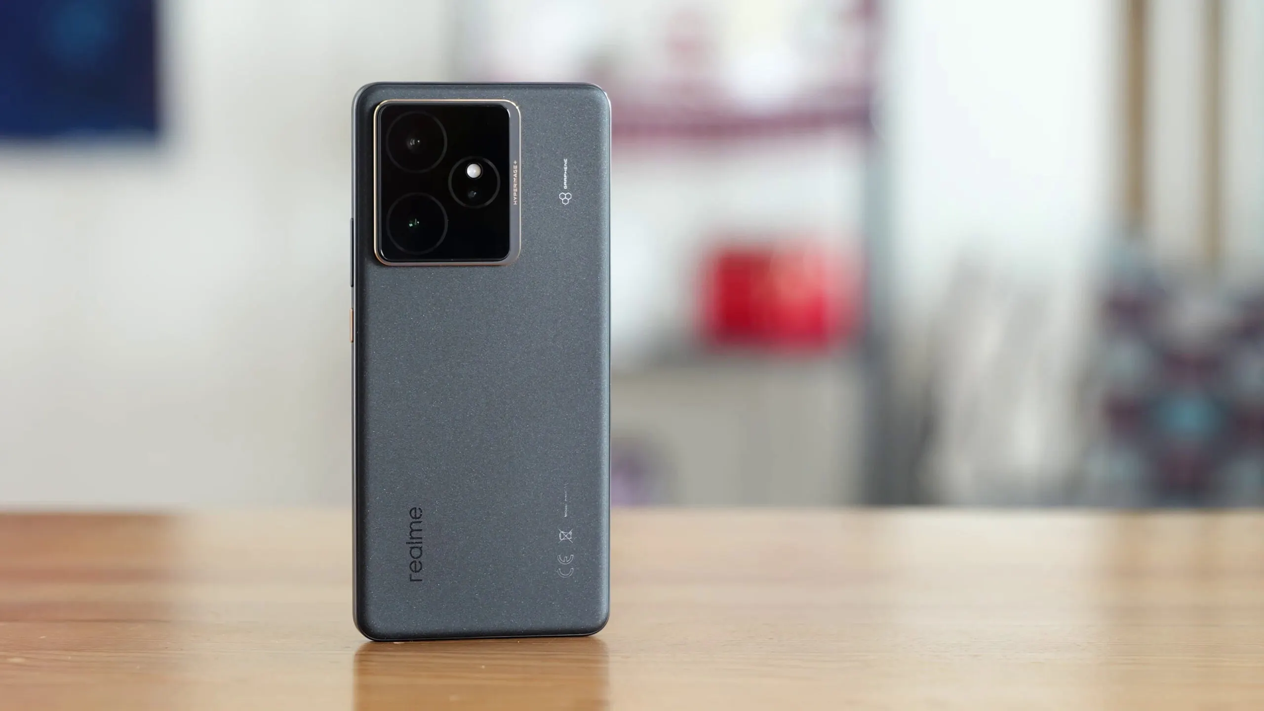 5 недооцененных смартфонов, которые можно смело брать в марте. От забытого Xiaomi Redmi до убийцы флагманов от OnePlus