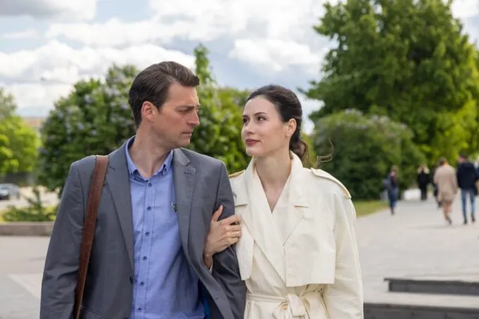 Иван Колесников (Брагин) и Елена Вожакина (Вера Брагина) на съемках «Первого отдела» на НТВ