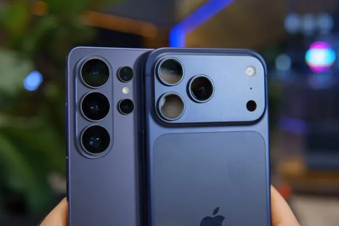 Samsung Galaxy S26 Ultra/ iPhone 17 Pro Max