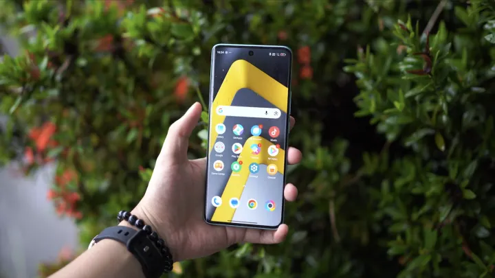 «Телефон просто бомба». Будущий бестселлер Xiaomi Poco подешевел на Маркете 