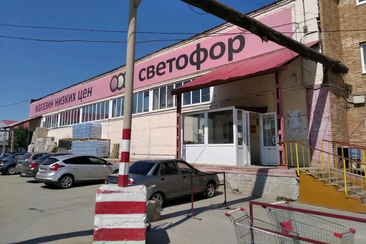 «Светофор» закрыл 300+ магазинов за год. Почему дискаунтер проигрывает конкурентам и даже «Магниту» с «Пятерочкой»?