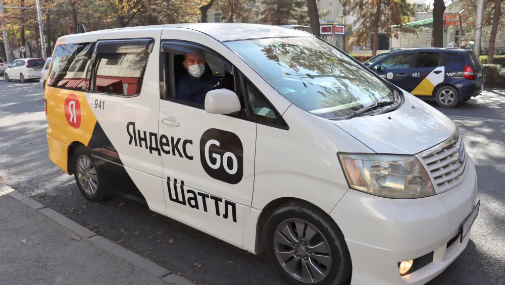 Яндекс начал возить пассажиров из Петербурга в Москву и обратно. Как работают эти шаттлы и сколько они стоят?