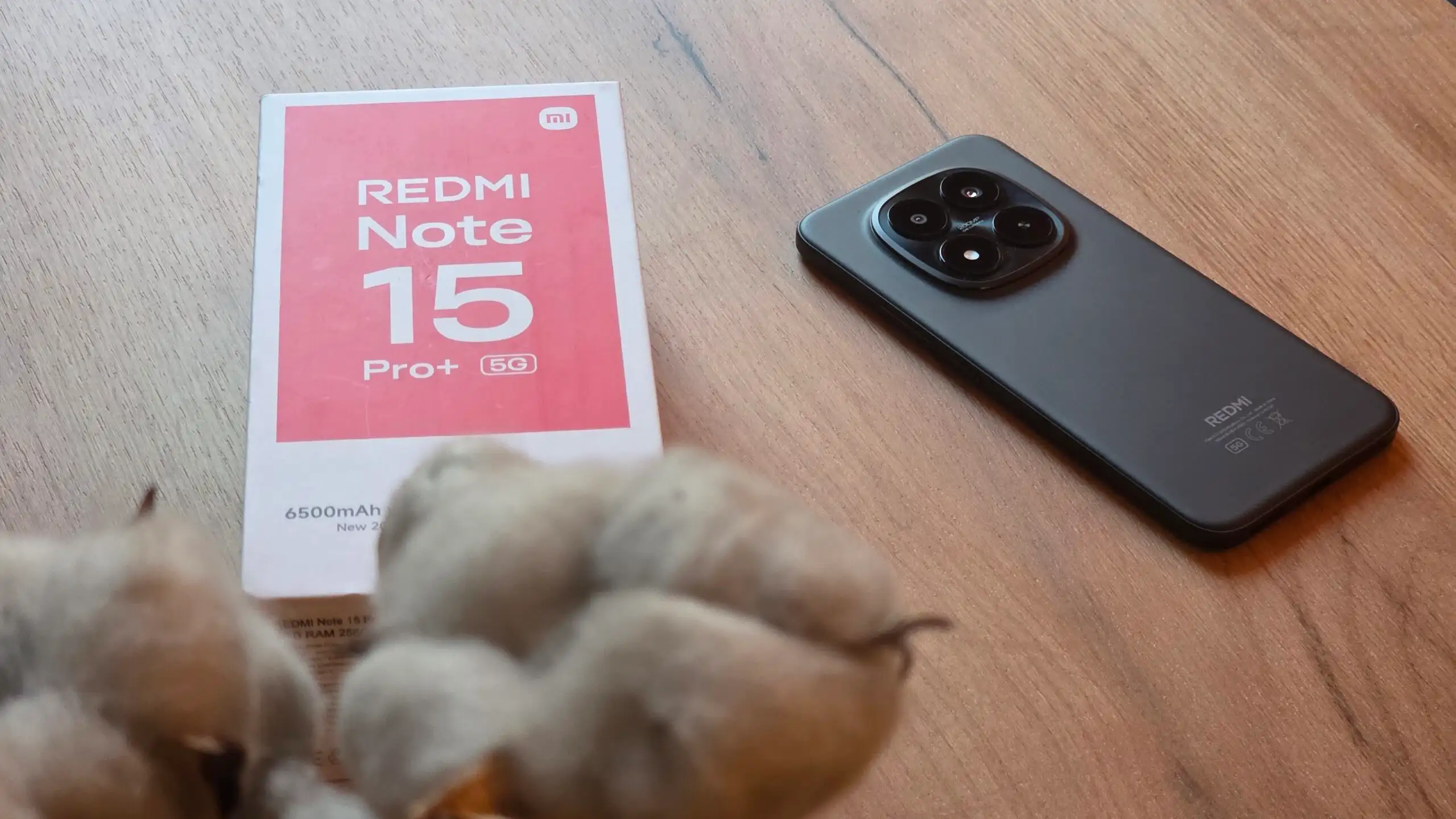 7 главных фишек Xiaomi Redmi Note 15 Pro+. От прочного корпуса до поддержки eSIM