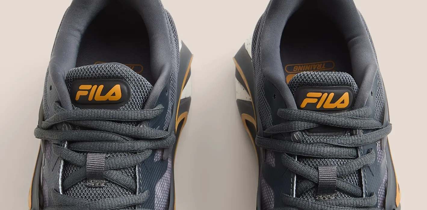 Эти кроссовки придумали в Италии. На Яндекс Маркете их отдают по дешевке