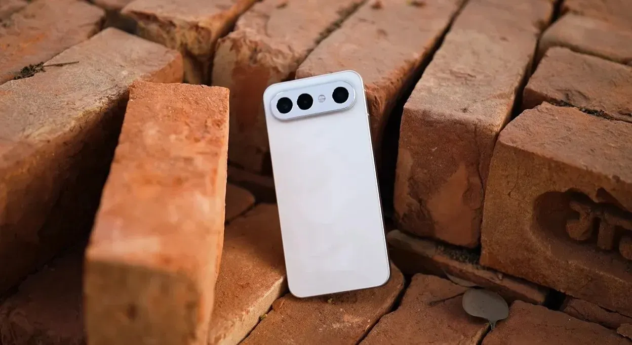 Свежий компакт Vivo отдают с неплохой скидкой. У него мощное железо и крутые камеры