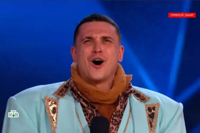 Кирилл Астапов (SOCRAT) прятался в костюме Суриката в седьмом сезоне шоу «Маска» на НТВ