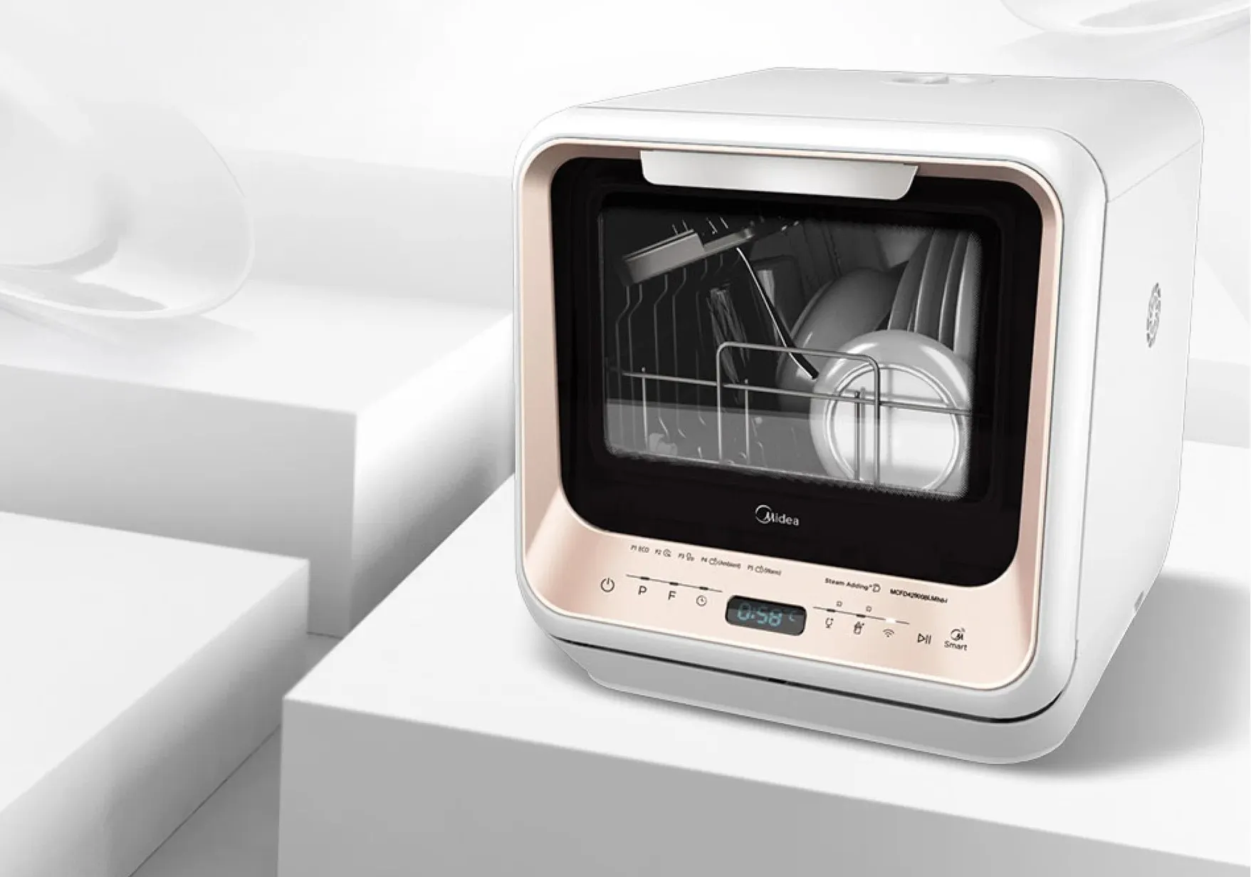 «Отличная помощница на небольшой кухне». Посудомоечную машину Midea сливают за бесценок