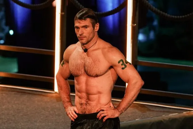 Олег Виллард стал победителем шоу ТНТ «Титаны. Битва сезонов» 26 апреля