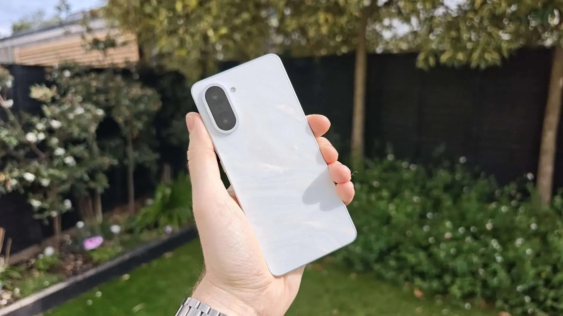 «Отличный аппарат». Хитовый OnePlus подешевел на Маркете 