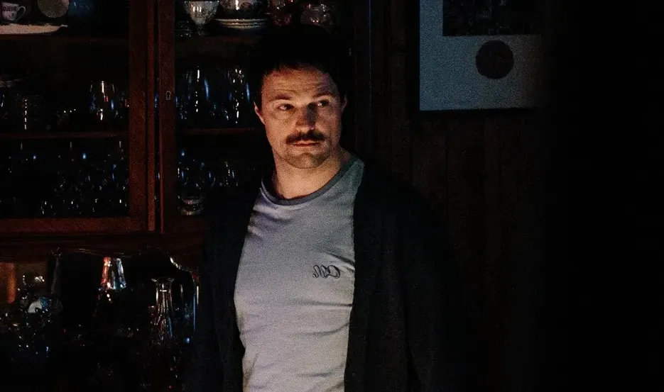 Популярный сериал с Данилой Козловским продлили на новый сезон. У триллера 7,9 на «Кинопоиске»