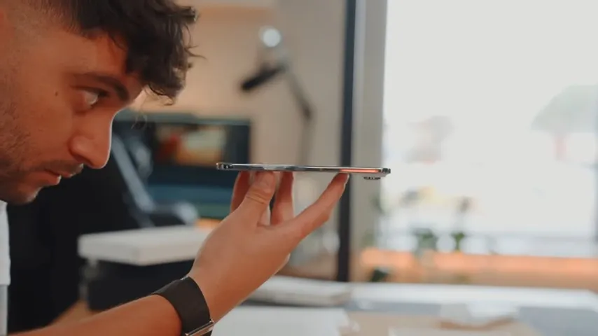 Срочно забираем iPhone Air за бесценок. Самый тонкий, лёгкий и красивый смартфон Apple