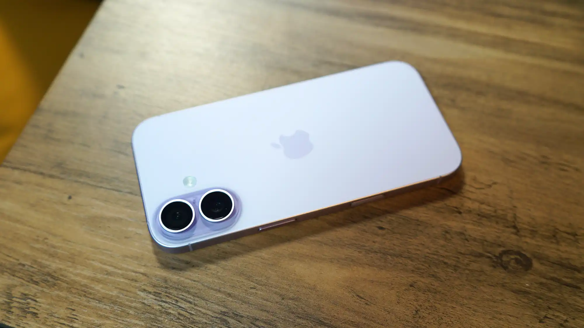 iPhone 17 снова подешевел в России. Это лучший антикризисный смартфон