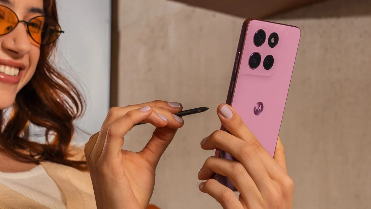 Motorola G Stylus – недорогой клон Samsung Galaxy S26 Ultra. Смартфон получил AMOLED-экран, крепкий корпус и умный стилус