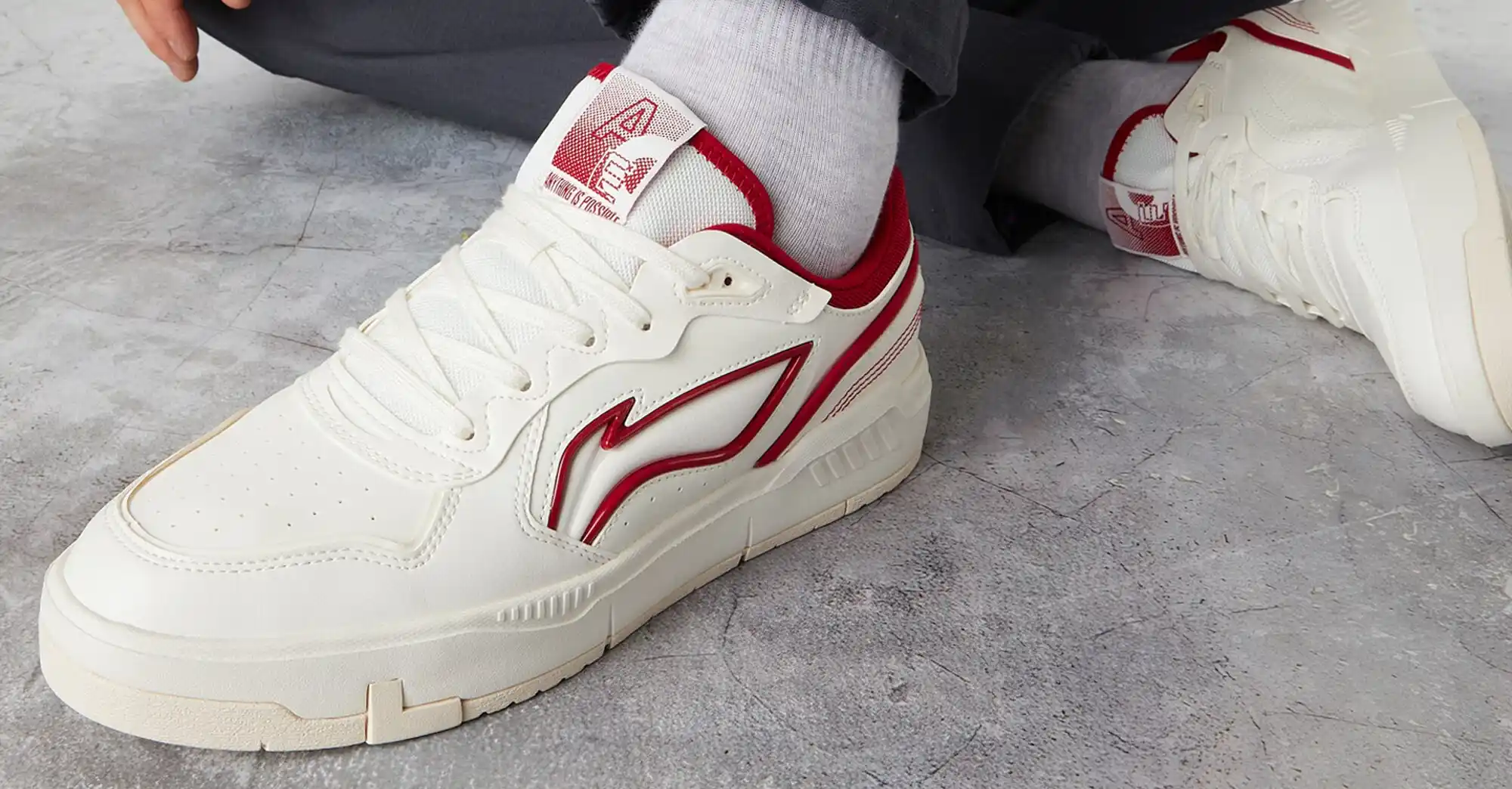 3 главных обувных бренда из Китая. В чем их прикол?