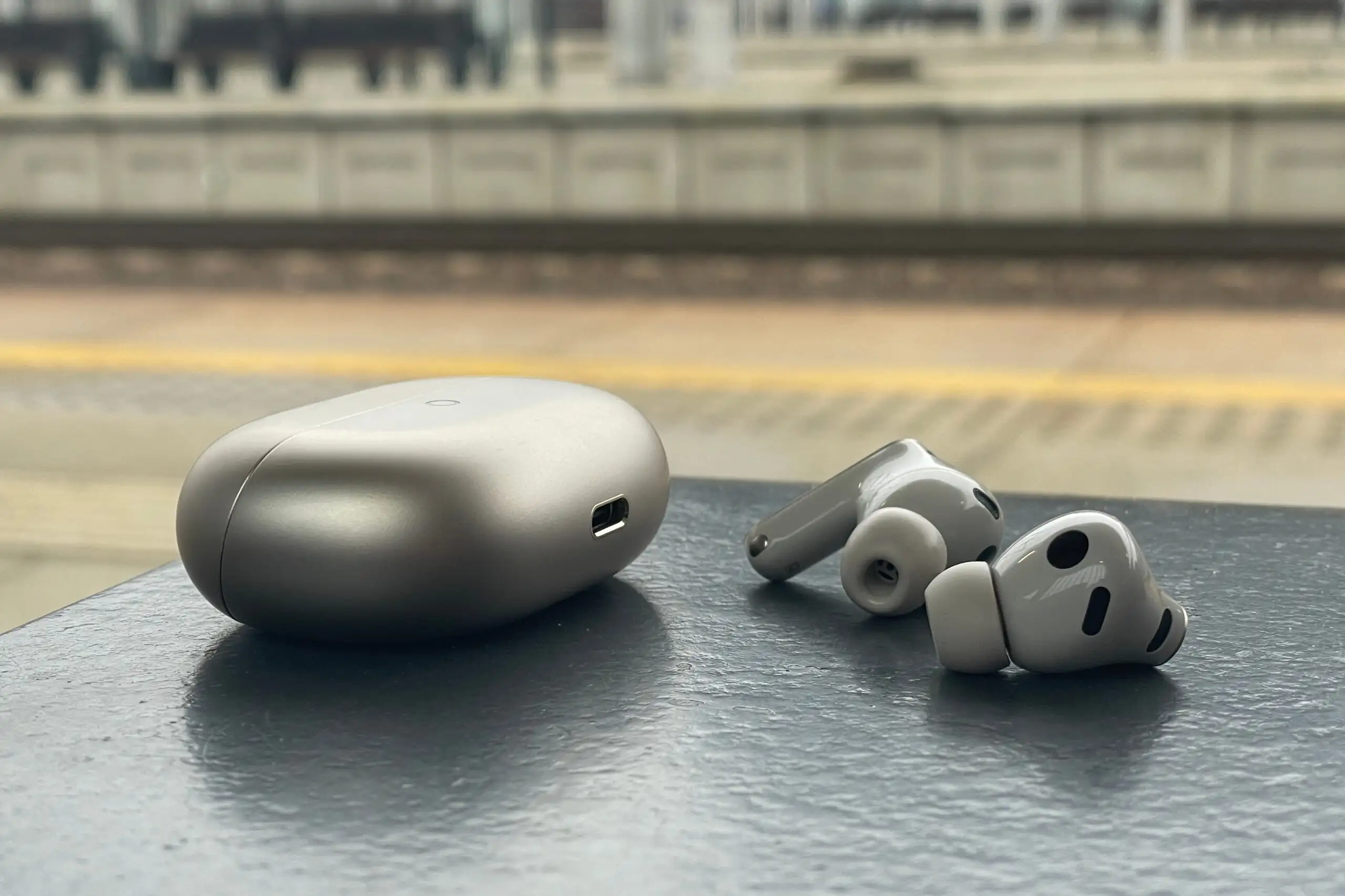 5 проверенных TWS-наушников, которые стоит брать в 2026 году. От стильных Nothing до топовых AirPods