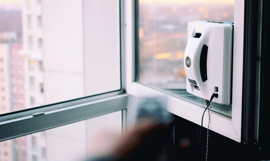 Стоит ли тратиться на робота, который моет окна? Эксперты взвесили плюсы и минусы покупки