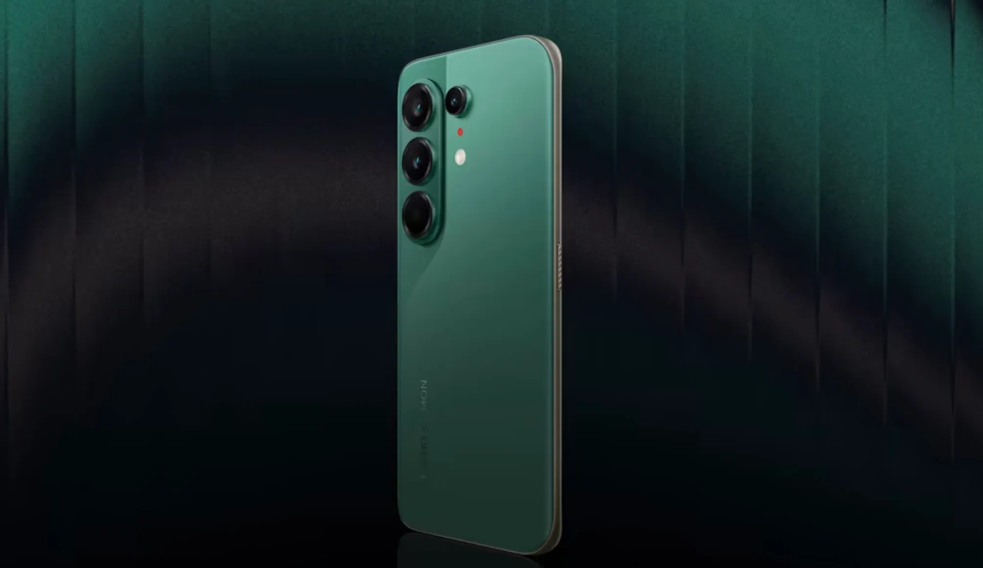 Что умеет Tecno 50 Ultra? У смартфона крепкий корпус, камера с оптическим зумом и крутой AMOLED-экран