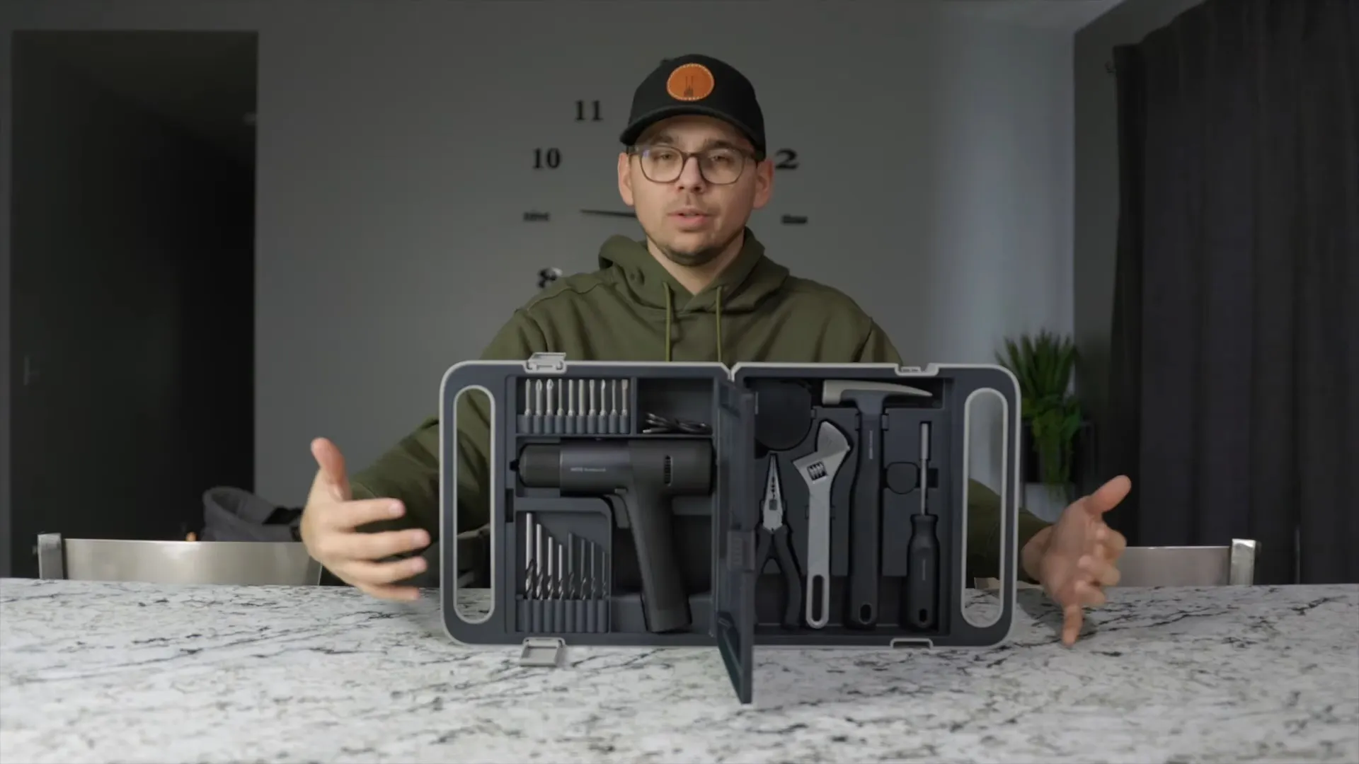 Премиальный набор инструментов с дрелью отдают с огромной скидкой. Такой должен быть в каждом доме