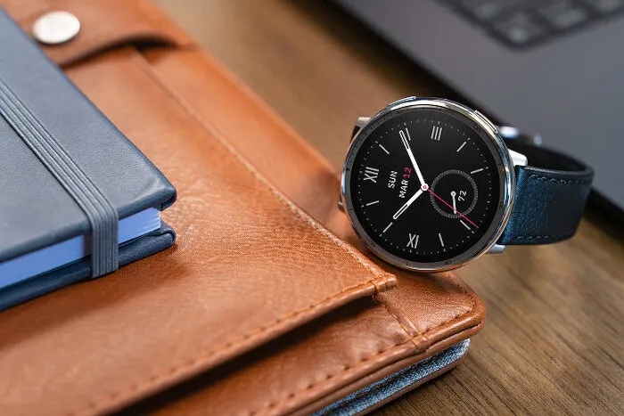 Стильные смарт-часы Amazfit сливают с мощной скидкой. У них дизайн под швейцарскую классику и куча полезных функций