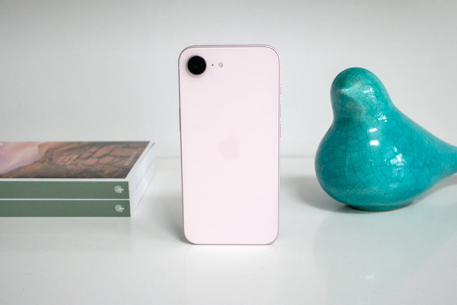 iPhone 17e подешевел до психологической отметки. Его безоговорочно можно брать