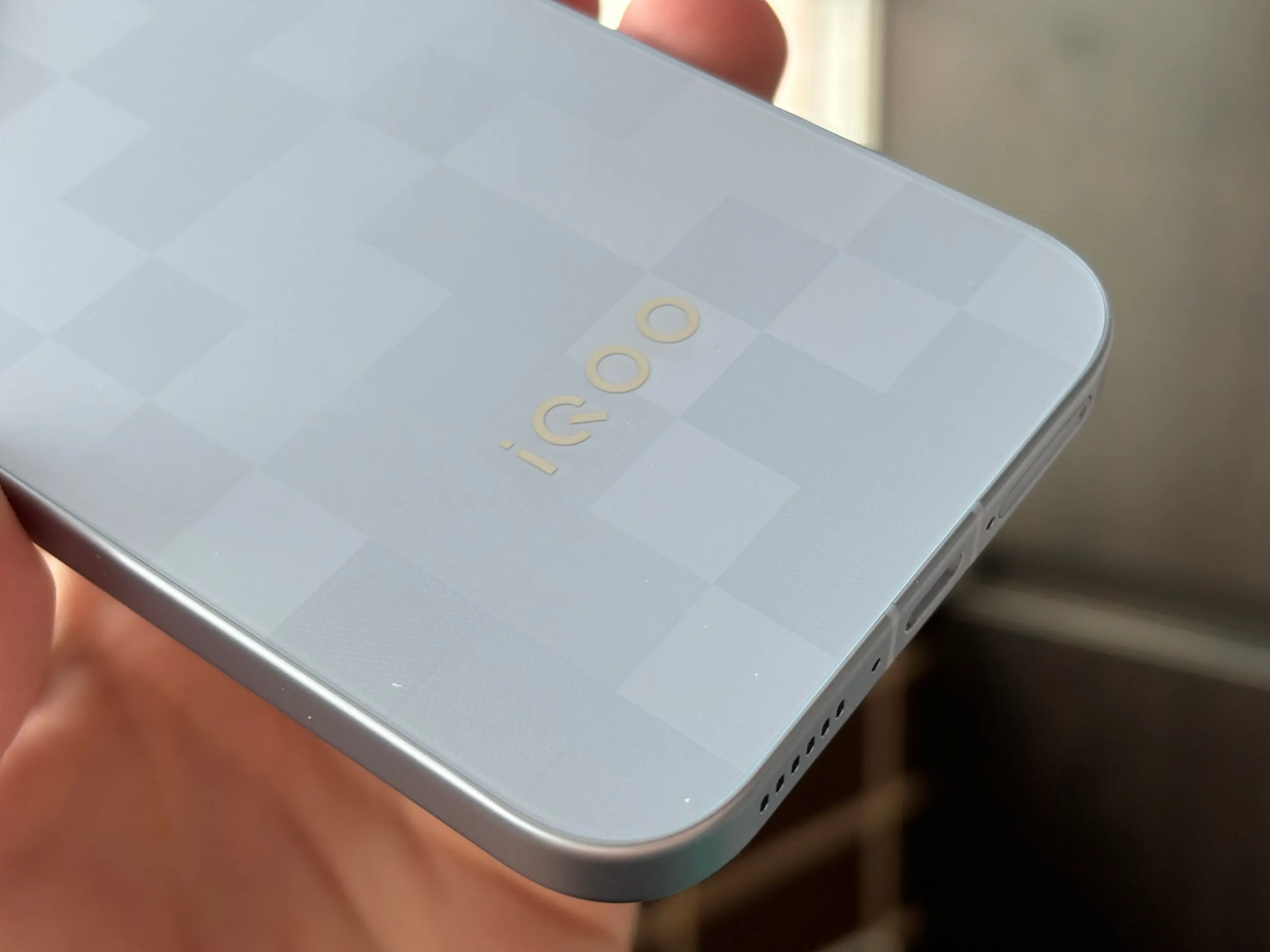 Смартфон iQOO 15R