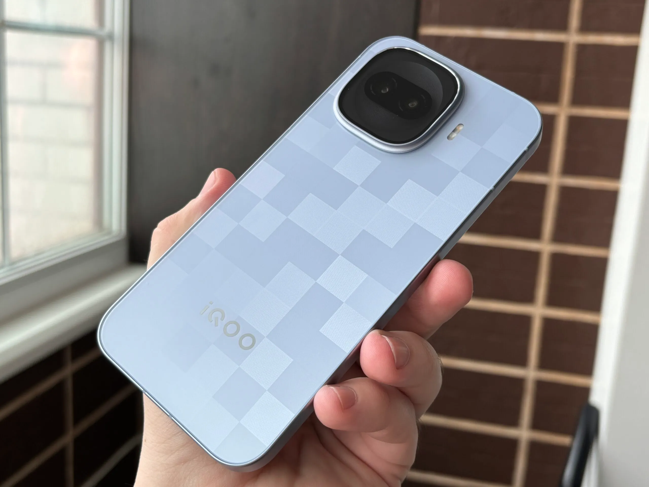 Смартфон iQOO 15R