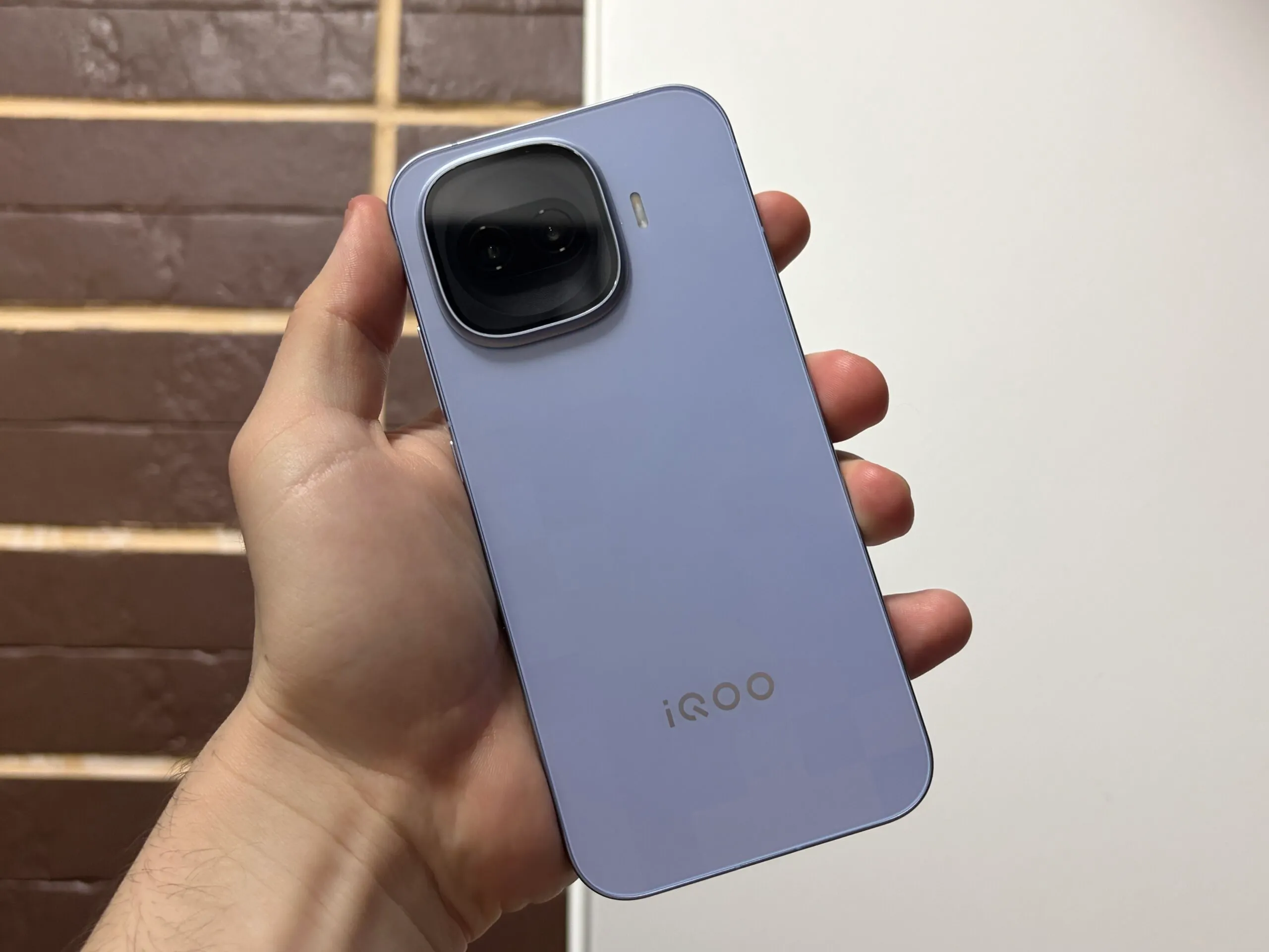Смартфон iQOO 15R