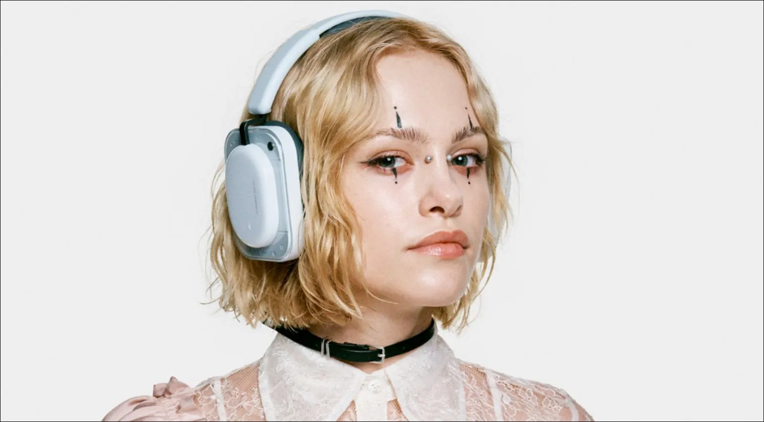 Хватаем новые накладные наушники Nothing по самой минимальной цене. Самый стильный способ слушать музыку в 2026 году