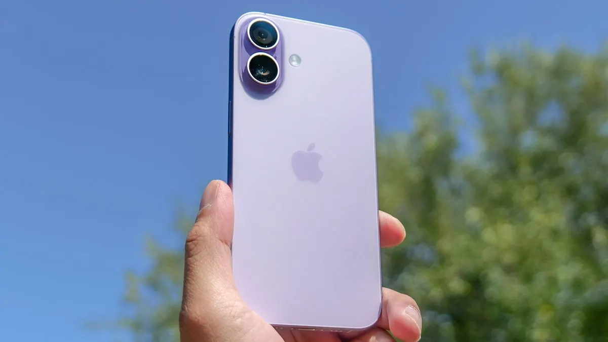 iPhone 17 – самый популярный смартфон в мире. И он как раз подешевел в России