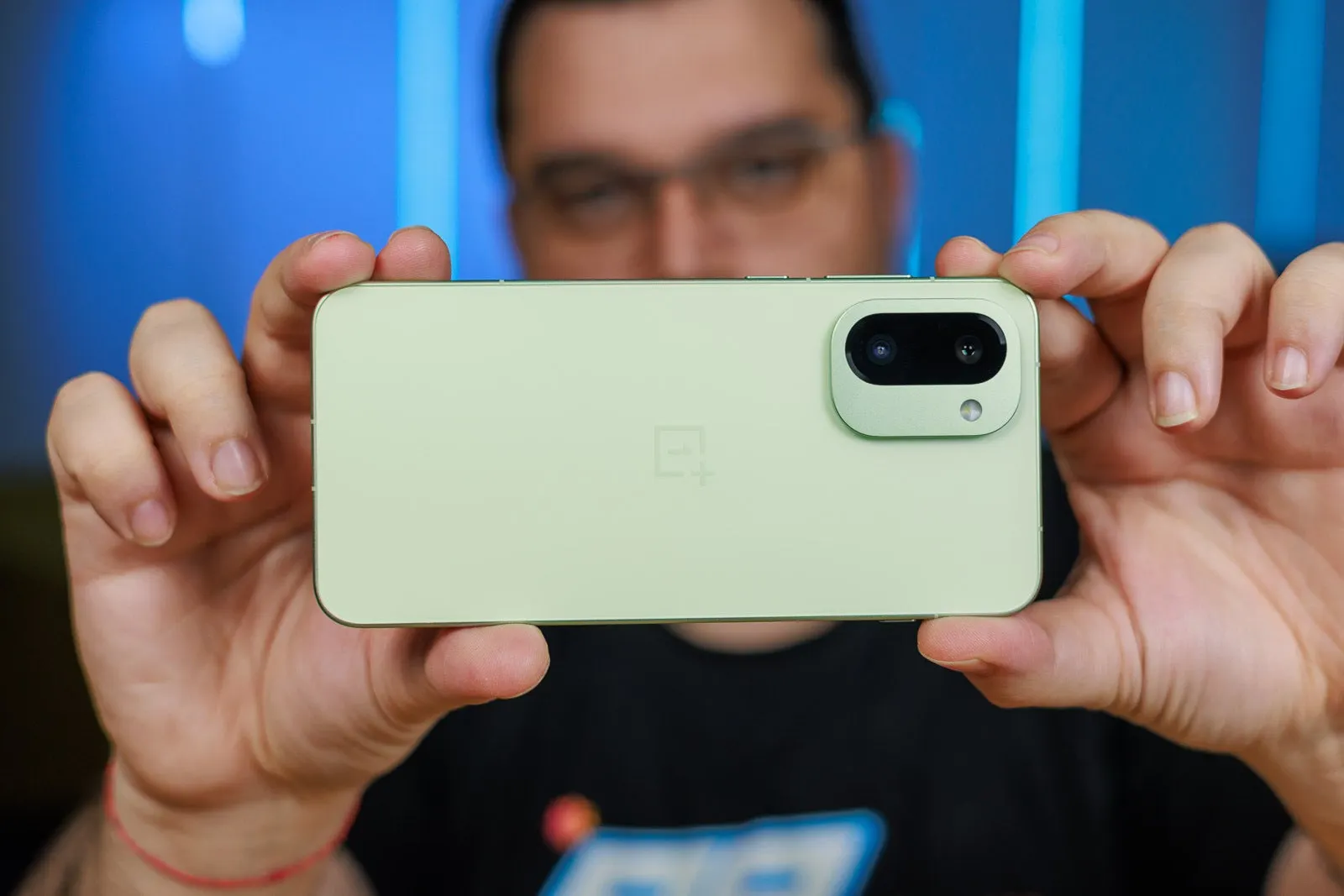 «Большой, быстрый, мощный». Субфлагман OnePlus рухнул в цене