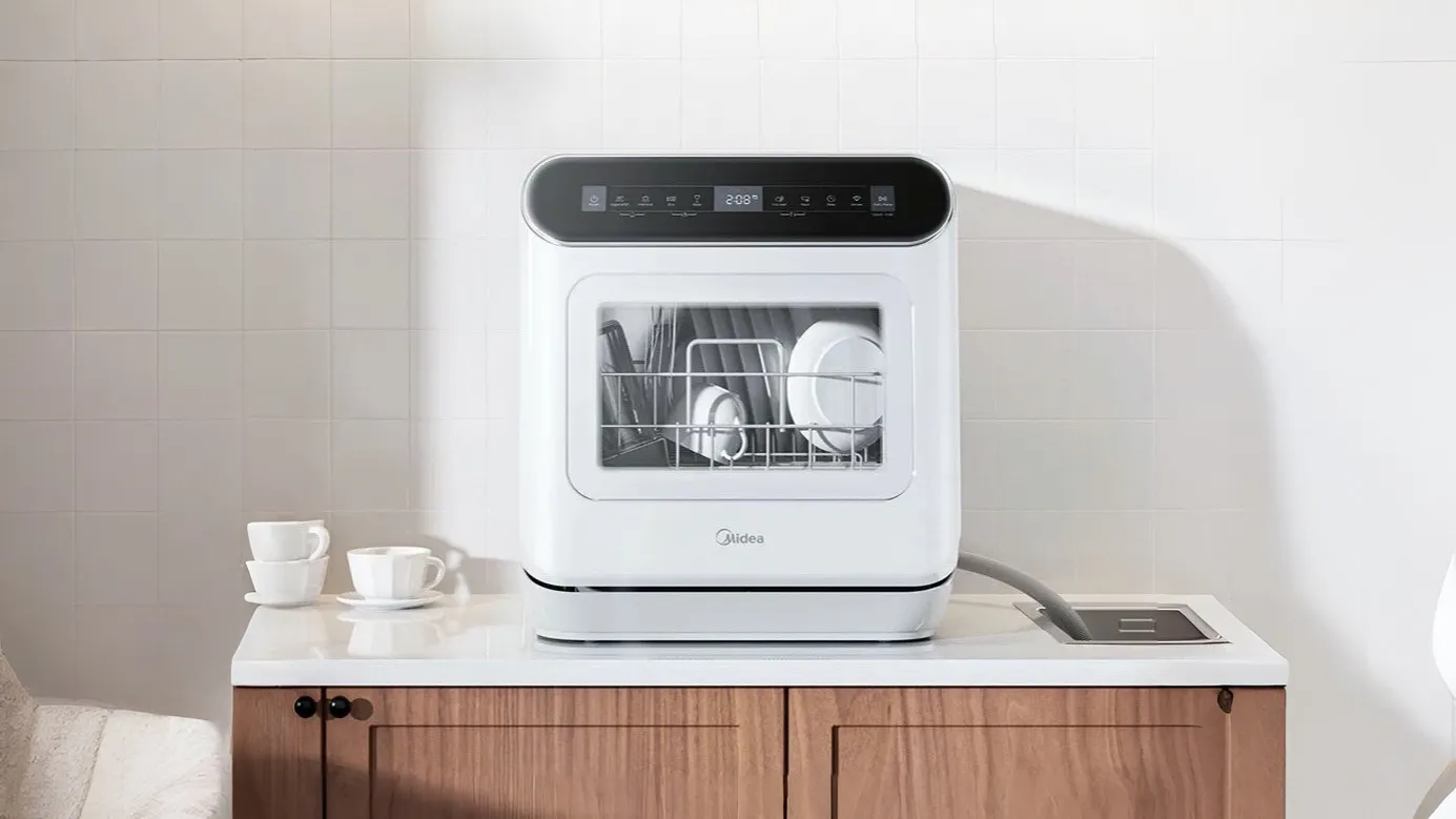 Компактную посудомойку Midea отдают по минимальной цене. Она избавит вас от самой нудной домашней рутины